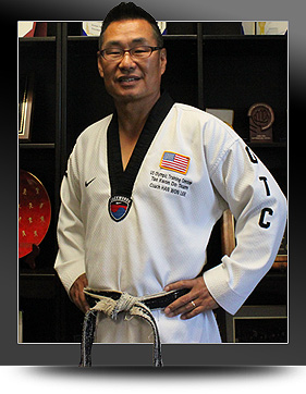 Taekwondo Grand Master Han Won Lee